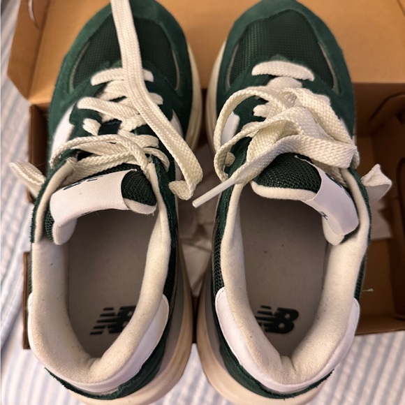 New Balance 57/40 Forest Green and Cream Sneakers - Picture 2 of 4